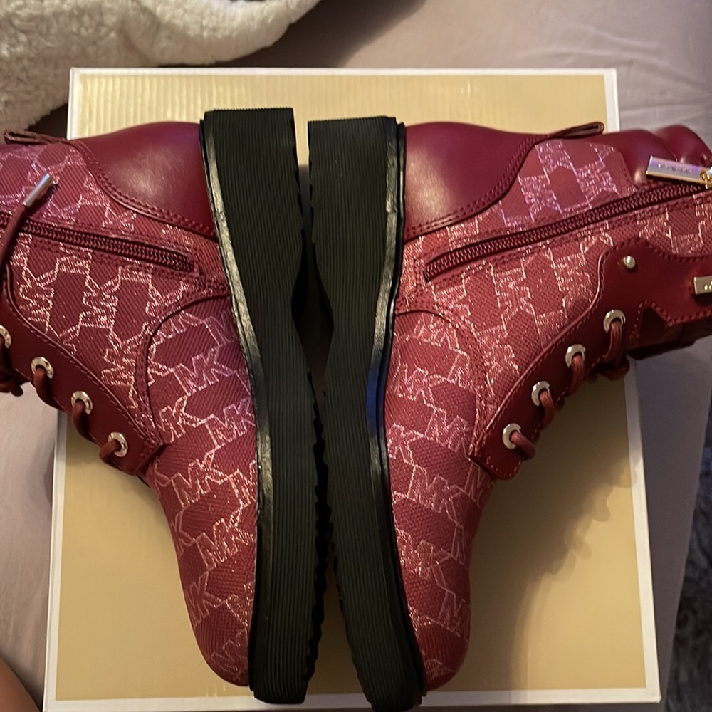 Michael Kors Pomegranate color size 8 US NWT - Picture 3 of 7